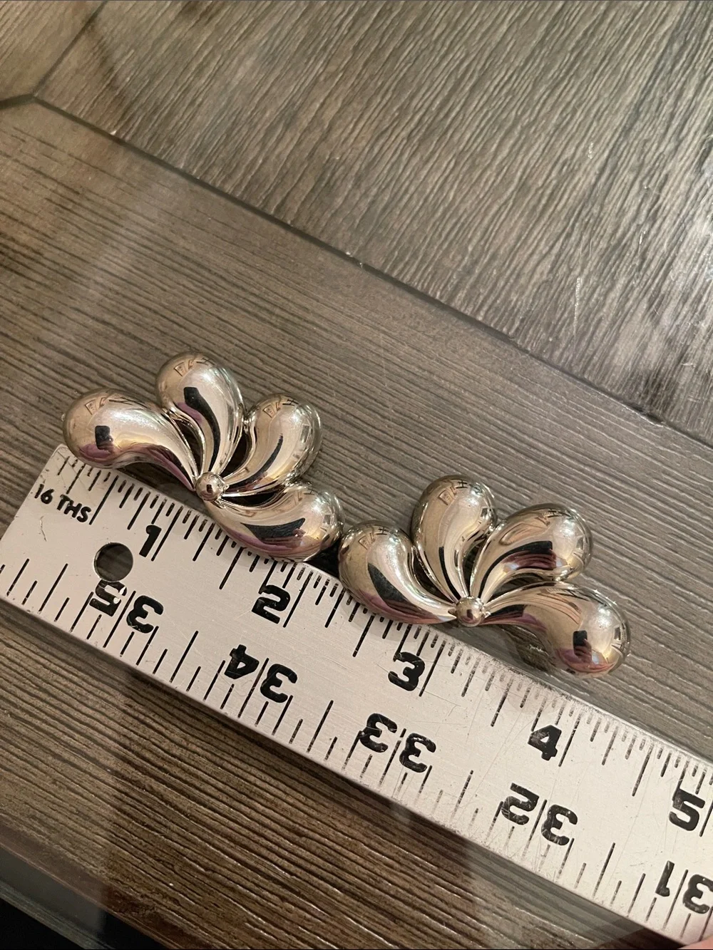 Vintage High-polished, Abstract Teardrop Petal Fan Earrings - Retro Modern Style